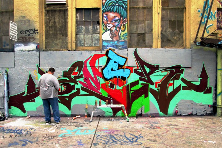 "Graff writer Demer ar 5Pointz NYC"
