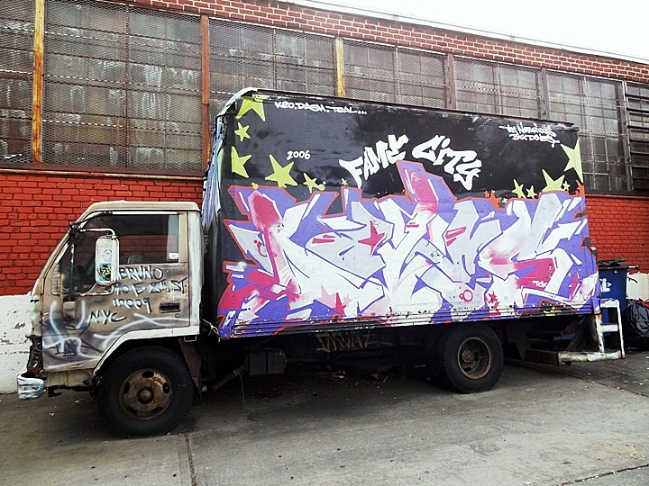 Doves-graffiti-on-NYC-truck