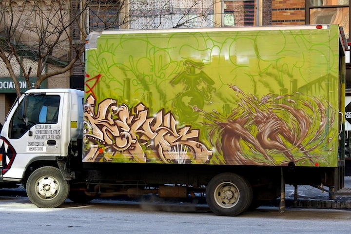 KA-and-UR-New-York-graffiti-on-NYC-truck