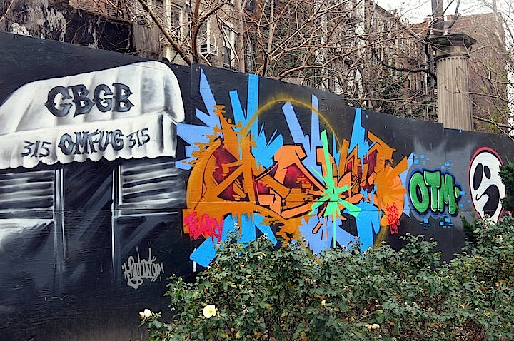 python-demer-Meres-graffiti-street-art-nyc