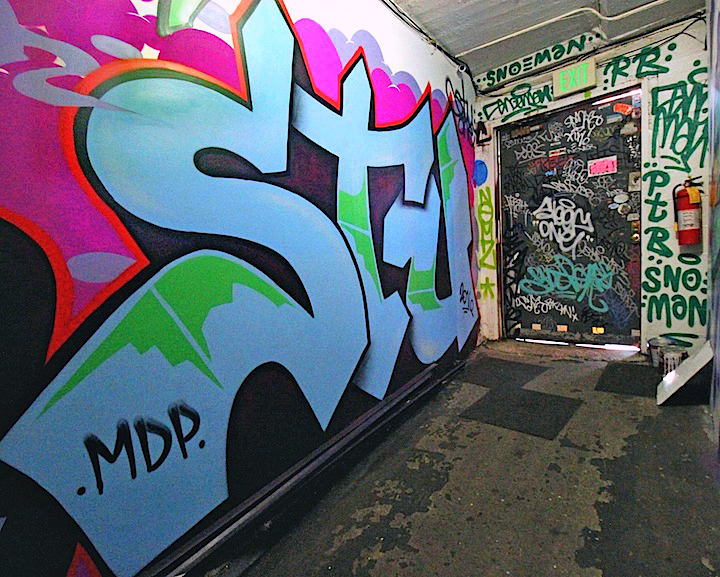 stu-throw-up-graffiti